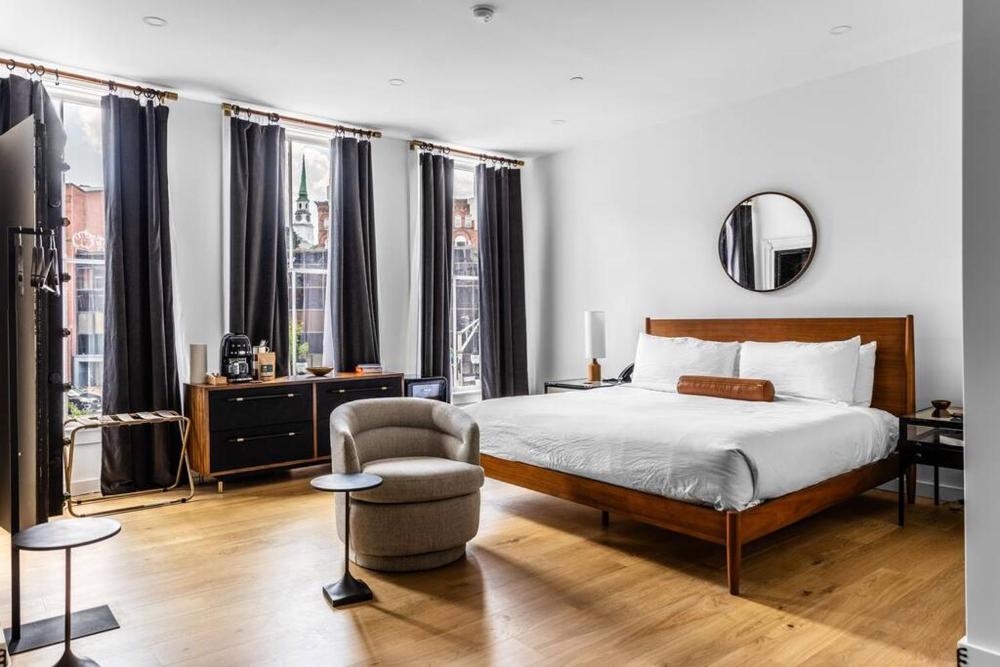 Deluxe King Room interior